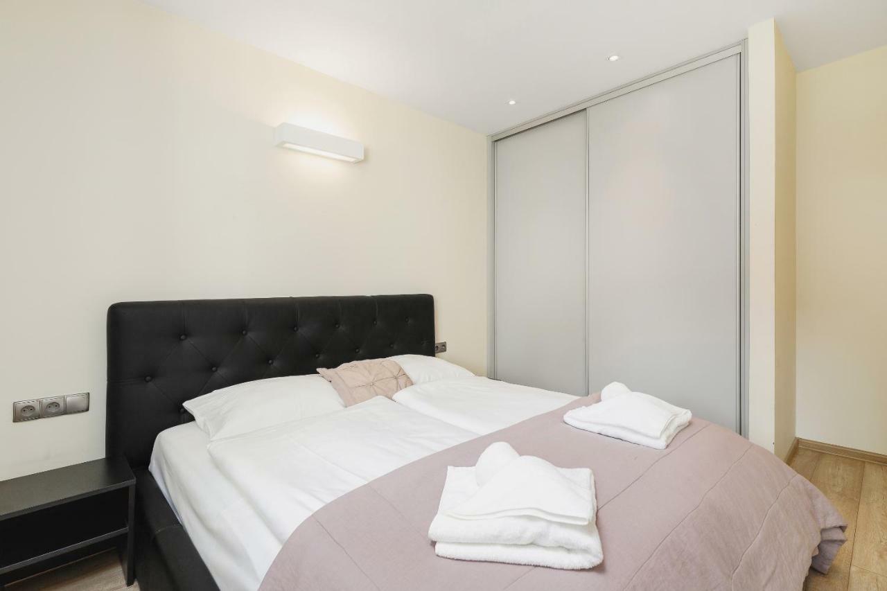 Apartments Cracow Miodowa By Renters Cracovia Esterno foto